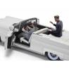 Macheta auto LINCOLN Continental Mark III (1958) cu figurina JFK 1:18 alb