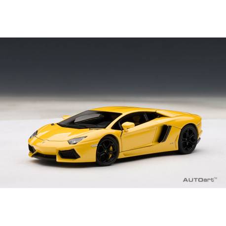 Macheta auto LAMBORGHINI Aventador LP700-4 (2011) 1:43 galben AutoArt