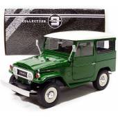 Macheta auto TOYOTA Land Cruiser FJ40 (1967) 1:18 verde-alb Triple9 Collection