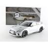 Macheta auto NISSAN Skyline GT-R (2017) 1:18 argintiu Triple9 Collection