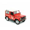 Macheta auto LAND ROVER DEFENDER 90 (1999) 1:18 rosu-alb Universal Hobbies