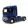 Macheta auto RENAULT MAGNUM 500AE (1990) 1:50 albastru Universal Hobbies