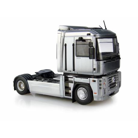 Macheta auto RENAULT MAGNUM (1990) 1:50 versiune cromata Universal Hobbies