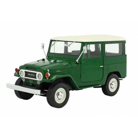 Macheta auto TOYOTA Land Cruiser FJ40 (1967) 1:18 verde-alb Triple9 Collection